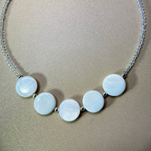 将图片加载到图库查看器，White Mother of Pearl Clear Quartz Beads Necklace 白色贝母白水晶珠链项链
