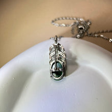 Load image into Gallery viewer, Malachite Feather Pendant Brooch 孔雀石镶嵌羽毛吊坠胸针
