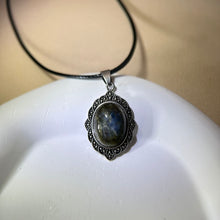 Load image into Gallery viewer, Labradorite Pendant Necklace 拉长石灰月光石镶嵌吊坠项链
