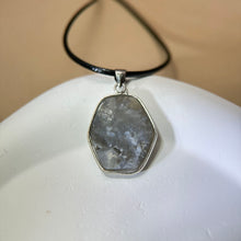 Load image into Gallery viewer, Grey Agate Cluster Pendant Necklace 灰玛瑙晶簇吊坠项链
