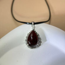 Load image into Gallery viewer, Red Tiger&#39;s Eye Water Drop Pendant Necklace 红色虎眼石水滴镶嵌吊坠项链
