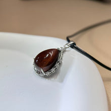 将图片加载到图库查看器，Red Tiger&#39;s Eye Water Drop Pendant Necklace 红色虎眼石水滴镶嵌吊坠项链
