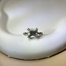 Load image into Gallery viewer, 925 Silver Clear Quartz Adjustable Ring 白水晶银镶嵌活口戒指
