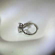 Load image into Gallery viewer, 925 Silver Clear Quartz Adjustable Ring 白水晶银镶嵌活口戒指
