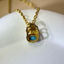 Load image into Gallery viewer, Blue Turquoise Pendant 蓝色松石镶嵌吊坠
