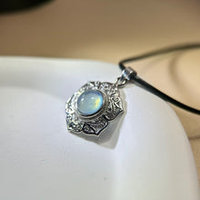 Load image into Gallery viewer, Aquamarine Pendant Necklace 海蓝宝镶嵌吊坠项链
