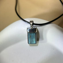 Load image into Gallery viewer, Labradorite Pendant Necklace 拉长石灰月光石镶嵌吊坠项链
