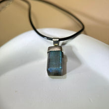 Load image into Gallery viewer, Labradorite Pendant Necklace 拉长石灰月光石镶嵌吊坠项链
