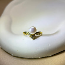 Load image into Gallery viewer, White Freshwater Pearl Adjustable Ring 白色淡水珍珠镶嵌活口戒指
