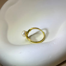 Load image into Gallery viewer, White Freshwater Pearl Adjustable Ring 白色淡水珍珠镶嵌活口戒指
