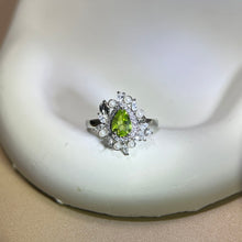 将图片加载到图库查看器，Peridot Adjustable Ring 橄榄石镶嵌活口戒指
