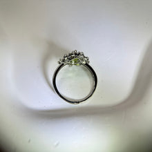 Load image into Gallery viewer, Peridot Adjustable Ring 橄榄石镶嵌活口戒指
