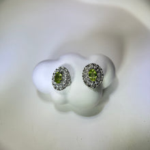 将图片加载到图库查看器，925 Silver Peridot Earrings 橄榄石镶嵌银耳钉
