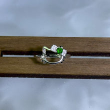 Load image into Gallery viewer, Chrome Diopside Hello Kitty Adjustable Ring 透辉石镶嵌凯蒂猫活口戒指
