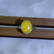 Load image into Gallery viewer, Amber Adjustable Ring 鸡油黄蜜蜡镶嵌活口戒指
