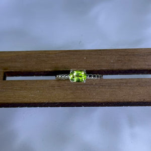 925 Silver Peridot Adjustable Ring 橄榄石银镶嵌活口戒指