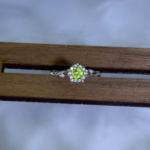 Peridot Adjustable Ring 橄榄石镶嵌活口戒指