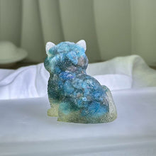 Load image into Gallery viewer, Blue Apatite Resin Cat Figurine 蓝磷灰滴胶小猫摆件
