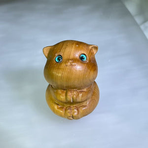 Cliff Cypress Wood Moon-Gazing Cat Carving Ornament 崖柏木望月猫雕刻摆件