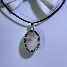 Load image into Gallery viewer, Cherry Blossom Agate Pendant Necklace 樱花玛瑙镶嵌吊坠项链

