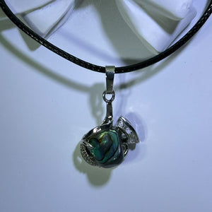 Abalone (Pāua) Shell Natural Shape Pendant Necklace 鲍鱼贝随型吊坠项链