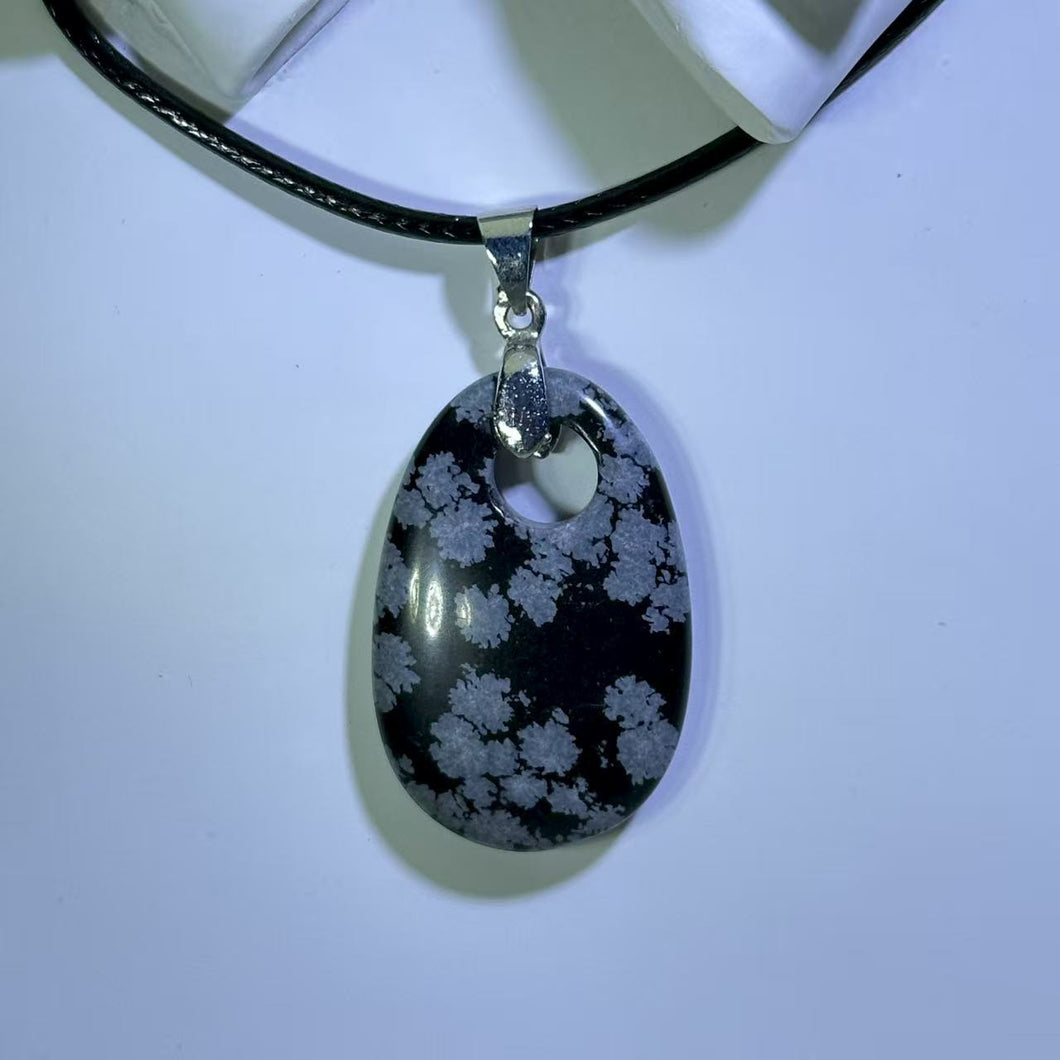 Snowflake Obsidian Oval Pendant Necklace 雪花黑曜石椭圆吊坠项链