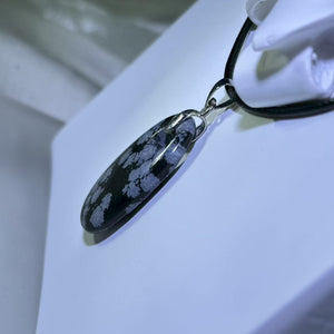 Snowflake Obsidian Oval Pendant Necklace 雪花黑曜石椭圆吊坠项链