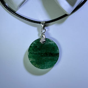 Green Strawberry Quartz Round Pendant Necklace 绿色草莓晶圆牌吊坠项链