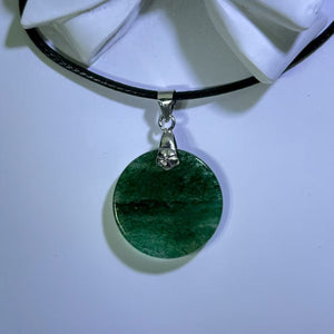 Green Strawberry Quartz Round Pendant Necklace 绿色草莓晶圆牌吊坠项链