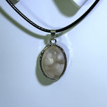Load image into Gallery viewer, Cherry Blossom Agate Pendant Necklace 樱花玛瑙镶嵌吊坠项链
