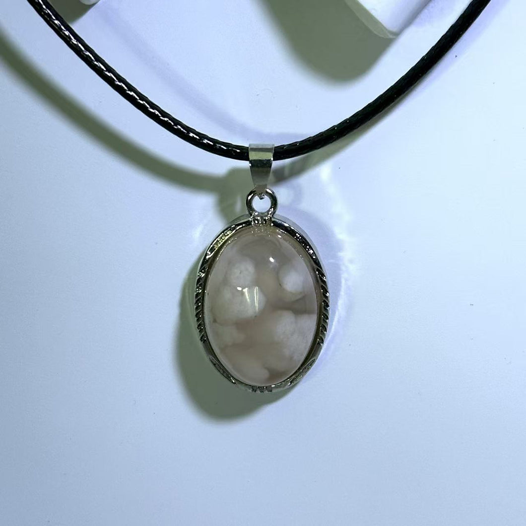 Cherry Blossom Agate Pendant Necklace 樱花玛瑙镶嵌吊坠项链