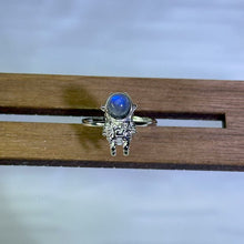 Load image into Gallery viewer, Labradorite Astronaut Adjustable Ring 拉长石灰月光石太空人活口戒指
