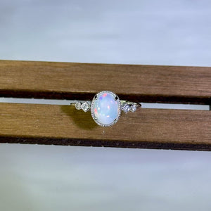 White Opal Adjustable Ring 白欧泊活口戒指