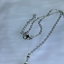 Load image into Gallery viewer, Green Nephrite Hot Air Balloon Pendant Necklace 和田玉碧玉镶嵌热气球吊坠项链
