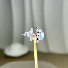 Load image into Gallery viewer, Pale Blue Turquoise Flower Stud Earrings 浅蓝色松石镶嵌花朵耳钉
