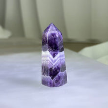 Load image into Gallery viewer, Chevron Amethyst Pointed Tower 梦幻紫水晶单尖六棱柱

