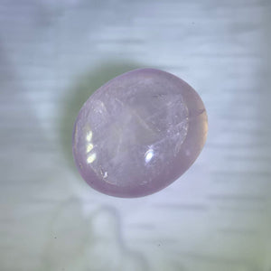 Oval Rose Quartz 椭圆粉水晶滚石