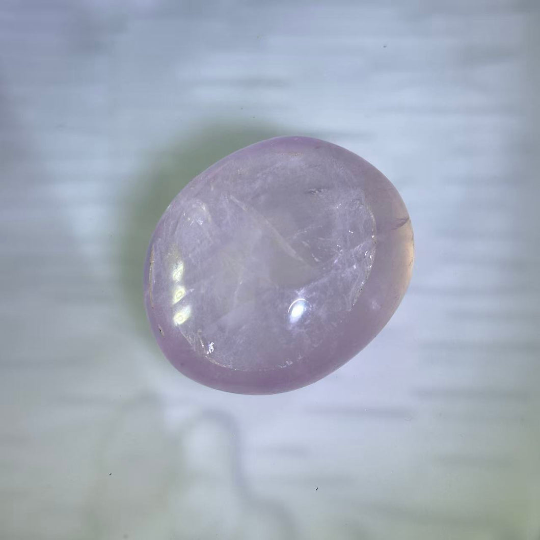 Oval Rose Quartz 椭圆粉水晶滚石