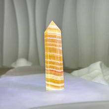 Load image into Gallery viewer, Golden Cream Calcite Pointed Tower 金乳方解石单尖棱柱
