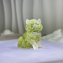 Load image into Gallery viewer, Peridot Resin Cat Figurine 橄榄石滴胶小猫摆件
