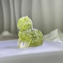 Load image into Gallery viewer, Peridot Resin Cat Figurine 橄榄石滴胶小猫摆件
