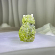 Load image into Gallery viewer, Peridot Resin Cat Figurine 橄榄石滴胶小猫摆件

