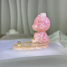 Load image into Gallery viewer, Rose Quartz Resin Bear Figurine / Stand 粉水晶滴胶小熊摆件/支架
