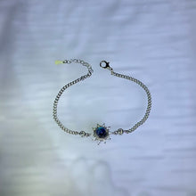 Load image into Gallery viewer, Blue Flash Labradorite Sunflower Bracelet 强蓝光拉长石灰月光石镶嵌太阳花手链
