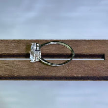 Load image into Gallery viewer, Clear Quartz Adjustable Ring 白水晶镶活口戒指
