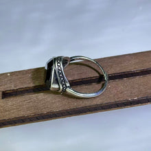 Load image into Gallery viewer, Black Spinel Adjustable Ring 黑色尖晶石镶嵌活口戒指
