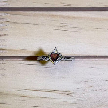 Load image into Gallery viewer, Almandine Garnet Heart Adjustable Ring 酒红石榴石爱心镶嵌活口戒指
