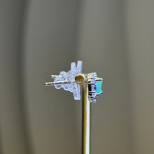 Load image into Gallery viewer, Emerald Silver Stud Earrings 祖母绿嵌银耳钉

