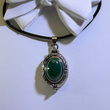 Load image into Gallery viewer, Malachite Amulet Box Pendant Necklace 孔雀石镶嵌嘎乌盒吊坠项链
