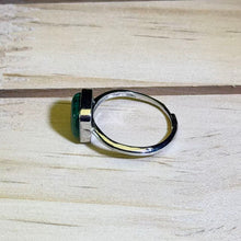 Load image into Gallery viewer, Malachite Adjustable Ring 孔雀石镶嵌活口戒指
